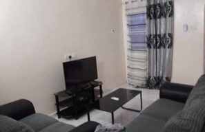 TV - Bambino Guest House (Brikama)