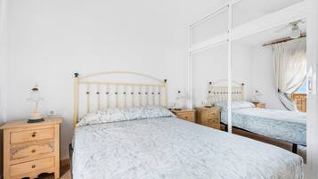 2 slaapkamers, een strijkplank/strijkijzer, wifi, beddengoed