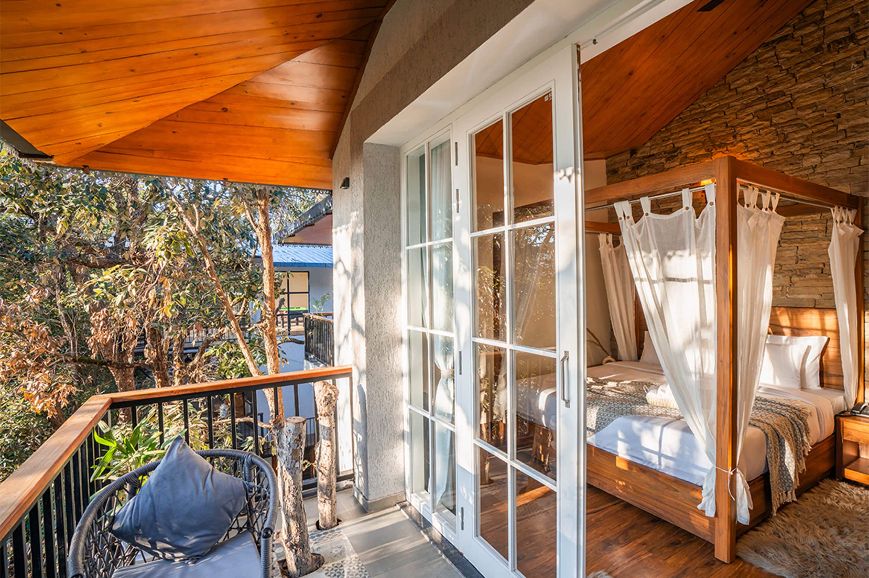 King Room with AC | Premium bedding, Select Comfort beds, iron/ironing board, free WiFi