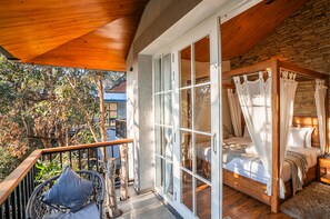 King Room with AC | Premium bedding, Select Comfort beds, iron/ironing board, free WiFi