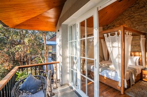 King Room with AC | Premium bedding, Select Comfort beds, iron/ironing board, free WiFi