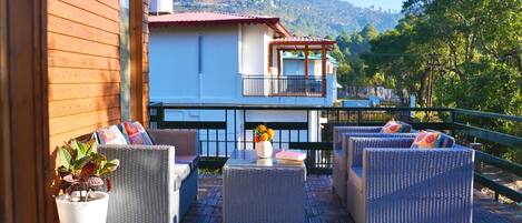 2 BHK Attic Apartment | Parveke