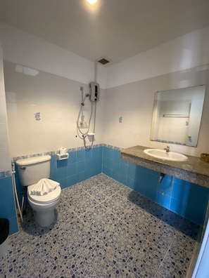 Free WiFi - L and K 2023 Residence (Patong)