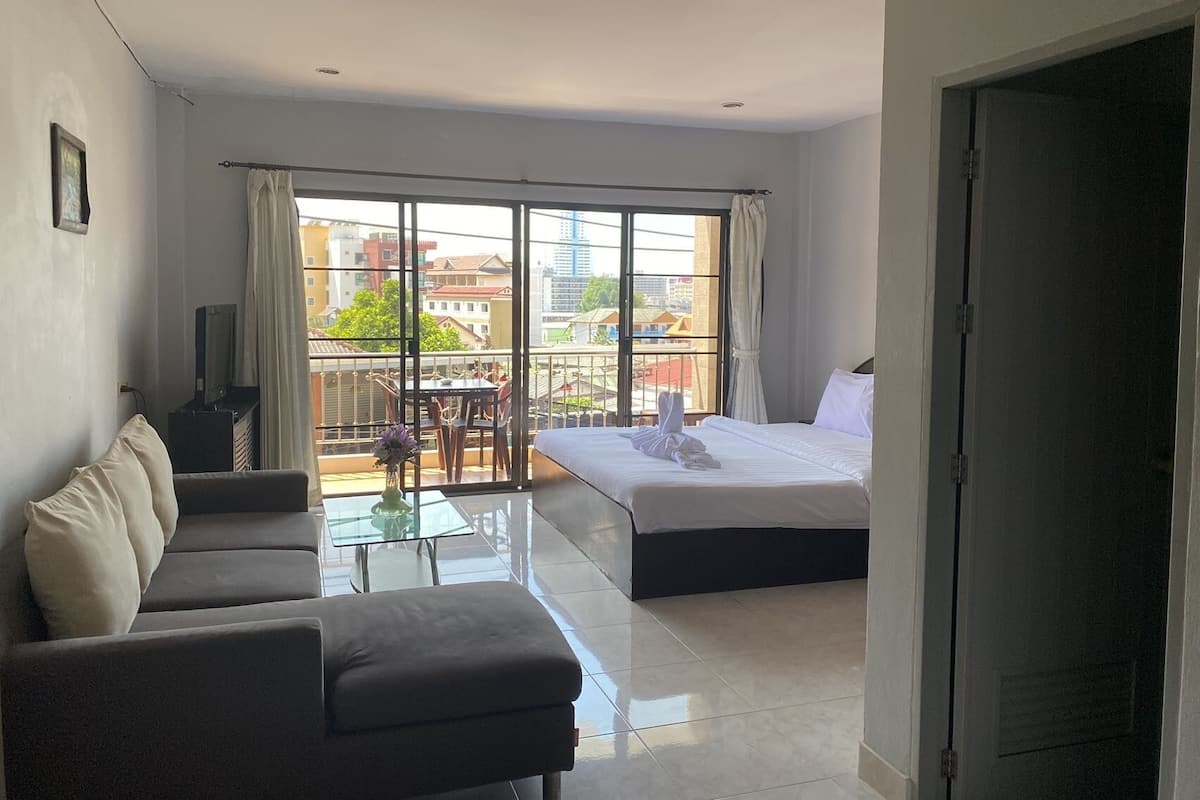 Family Room | 1 bedroom, free WiFi