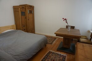 2 makuuhuonetta, silitysrauta/-lauta, Wi-Fi, vuodevaatteet