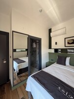 Habitación estándar con 1 cama doble o 2 individuales | Sábanas italianas Frette, ropa de cama de alta calidad, minibar