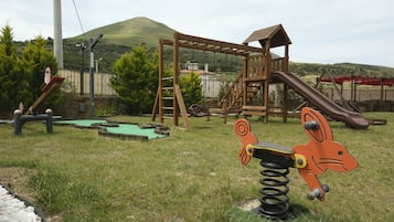 Área de juegos infantiles al aire libre