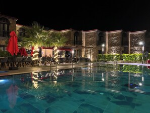 Seasonal outdoor pool