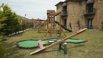 Área de juegos infantiles al aire libre