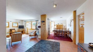 Interior - Large 4½-room appartment (122m²) on the ground floor in a quiet location, direct (Samedan)