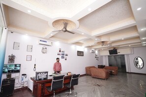 تلفزيون إل سي دي