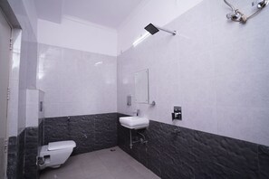 Chambre Deluxe | Salle de bain | Pantoufles