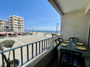 Outdoor dining - 2-room apt, sleeps 6, parking, near beach (Saint-Cyprien)