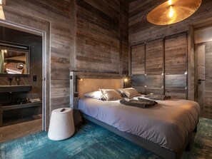 5 bedrooms, free WiFi, bed sheets