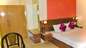 Habitación Premium | Ropa de cama de alta calidad, edredón, escritorio y wifi gratis