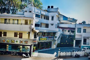 Front of property - Hotel Samrat International (Abu Road)