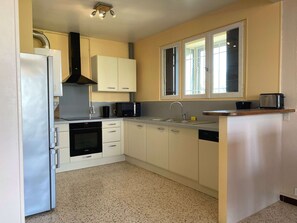 冰箱、微波炉、烤箱、炉灶