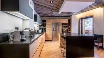 Réfrigérateur, micro-ondes, four, lave-vaisselle