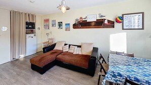 Unclassified image, 5 of 10, button - Ground Floor Apartment with Terrace, Near Shops, Sleeps 4 (Merville-Franceville-Plage)