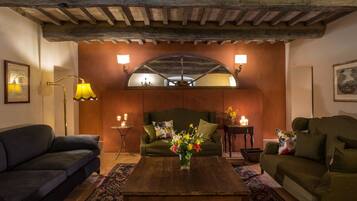 Televisie en een open haard