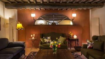 Télévision, cheminée