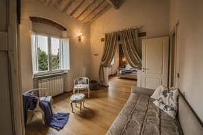 4 bedrooms, WiFi, bed sheets