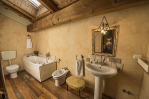 Badewanne, Haartrockner, Bidet