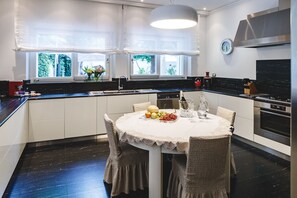 Refrigerador, horno, parrilla de estufa y lavavajillas 