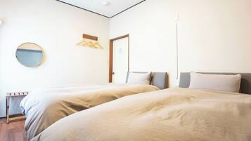 4 bedrooms, desk, free WiFi, bed sheets