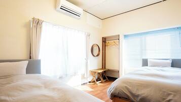 4 bedrooms, desk, WiFi (free), bed sheets