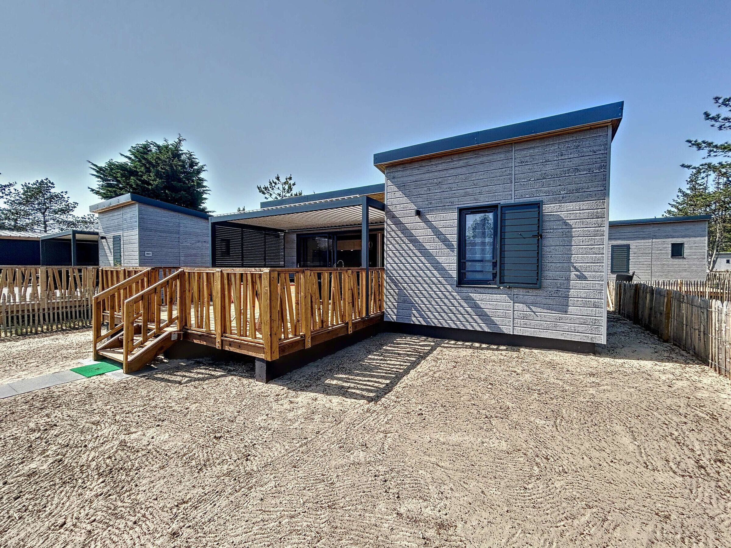 المنشأة من الخارج