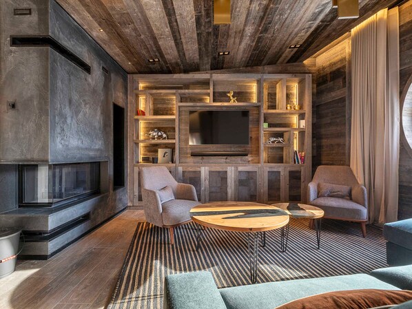 TV, fireplace