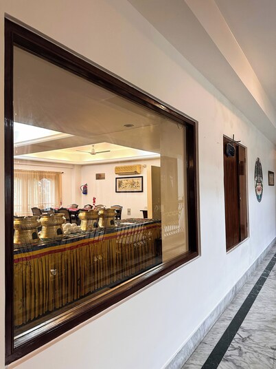lhaki Hotel