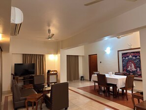Quarto grand | Área de estar | TV LED