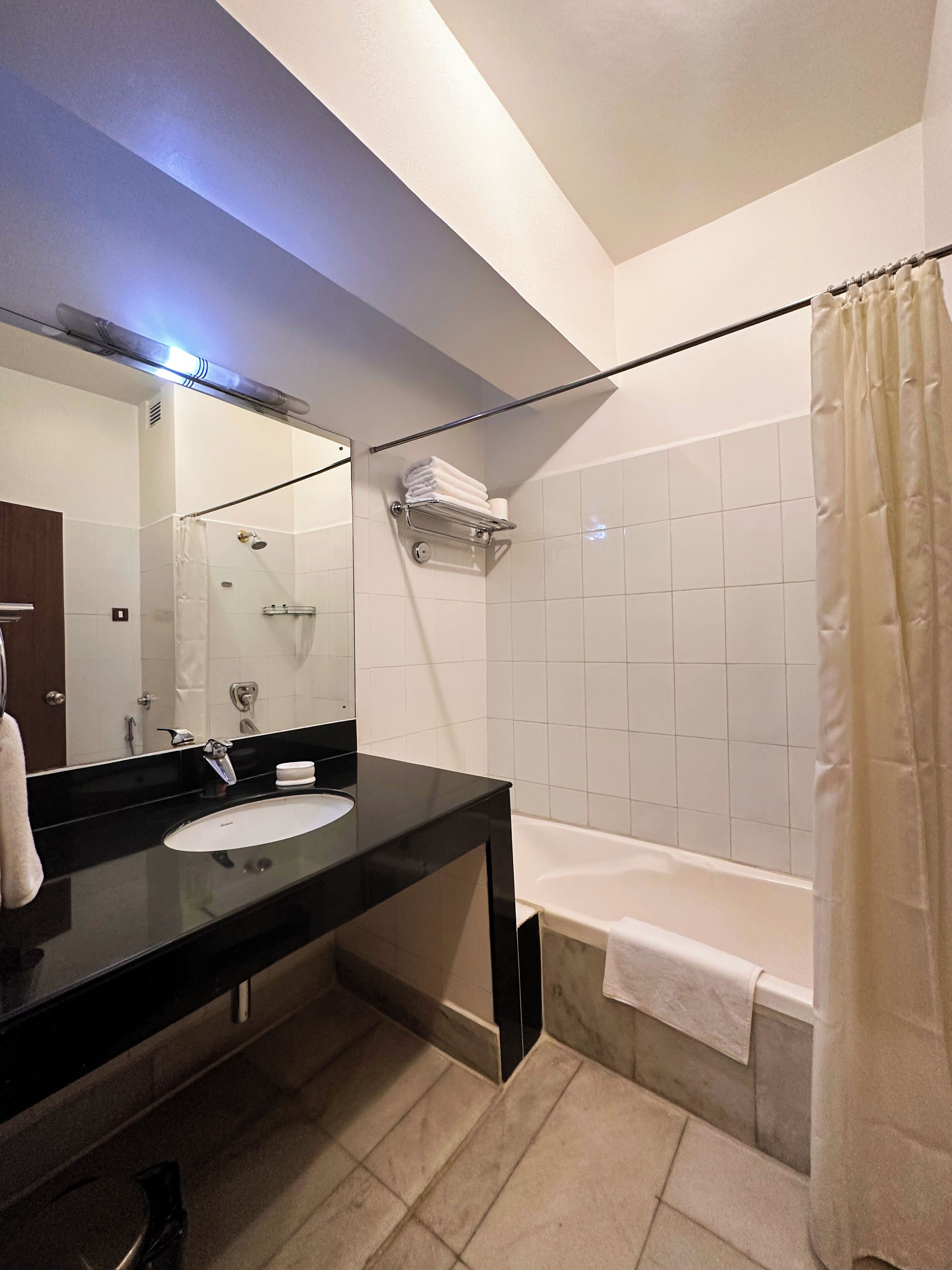 Grand kamer | Badkamer | Pantoffels, handdoeken