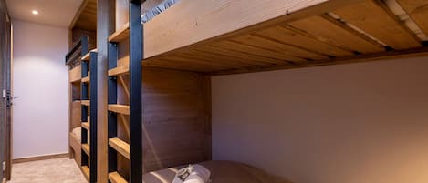 3 عدّة غرف نوم وواي فاي مجانًا وملاءات أسرّة