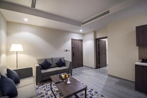 Egyptian cotton sheets, premium bedding, in-room safe, blackout drapes - Enala AlKhobar Hotel (Al Khobar)