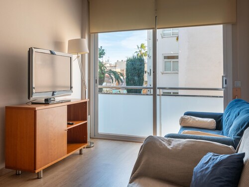 Central Quiet Apartment with Pool, Wi-Fi in Torredembarra