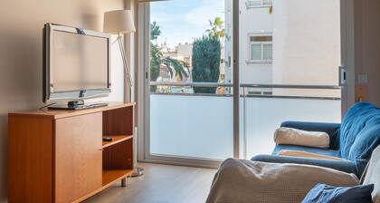 Central Quiet Apartment with Pool, Wi-Fi in Torredembarra