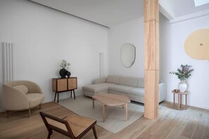 TV, offices - Tour Eiffel - Champ de Mars Exquisite 3BD 3BTH (Paris)