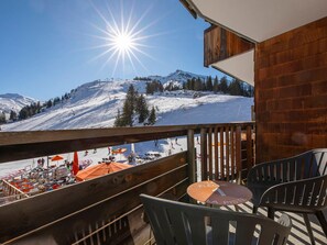 Outdoor dining - Modern 2-BR for 5 in Avoriaz (Avoriaz)