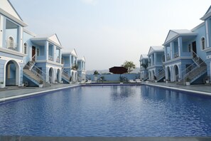 Outdoor pool - Red Tullip MD Valley Resort and Spa (Udaipur)