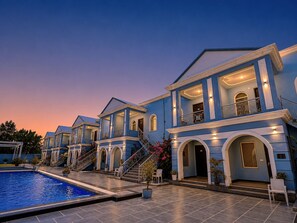 Outdoor pool - Red Tullip MD Valley Resort and Spa (Udaipur)