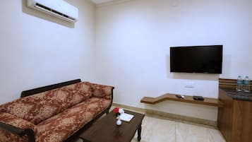Deluxe Pool View Room with Private Balcony | Exterior
