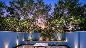 Chambre luxueuse, balcon, vue sur la piscine (Courtyard) | Balcon