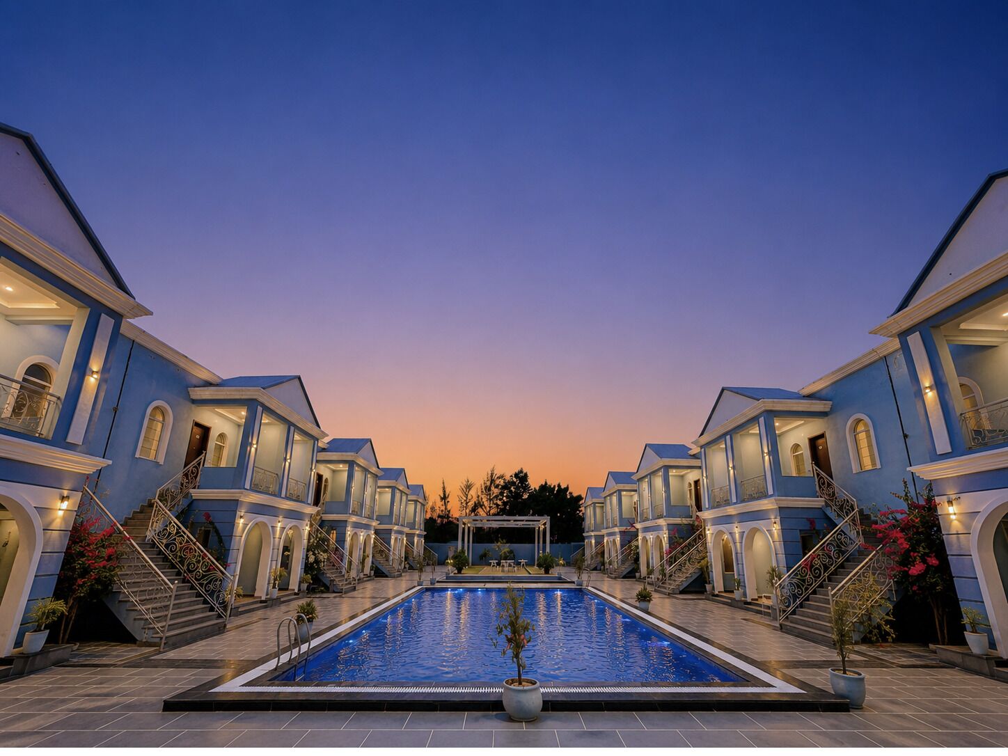 Una piscina al aire libre