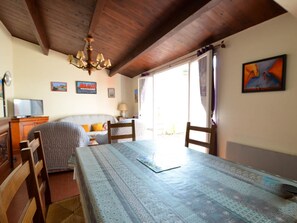 Dining - 3-Room Villa 150m from the Sea with Patio and Parking (La Palmyre)