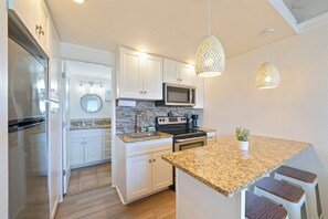 Frigorifero, forno, piano cottura, macchina per tè/caffè