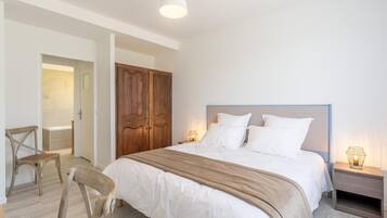 5 bedrooms, free WiFi, bed sheets