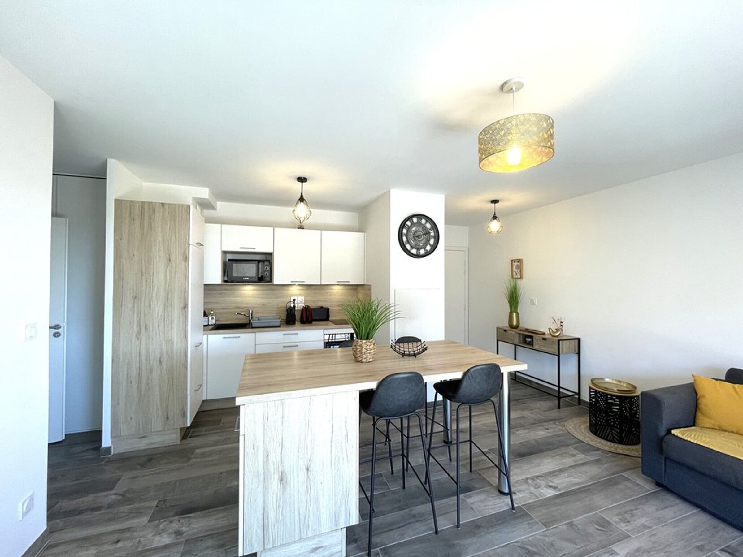 ثلاجة، ميكروويف، فرن، موقد طهي مسطح